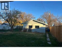 Living room - 4817 51 Avenue, Taber, AB T1G1H1 Photo 2