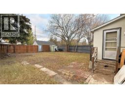 Living room - 1481 104th Street, North Battleford, SK S9A1P2 Photo 2