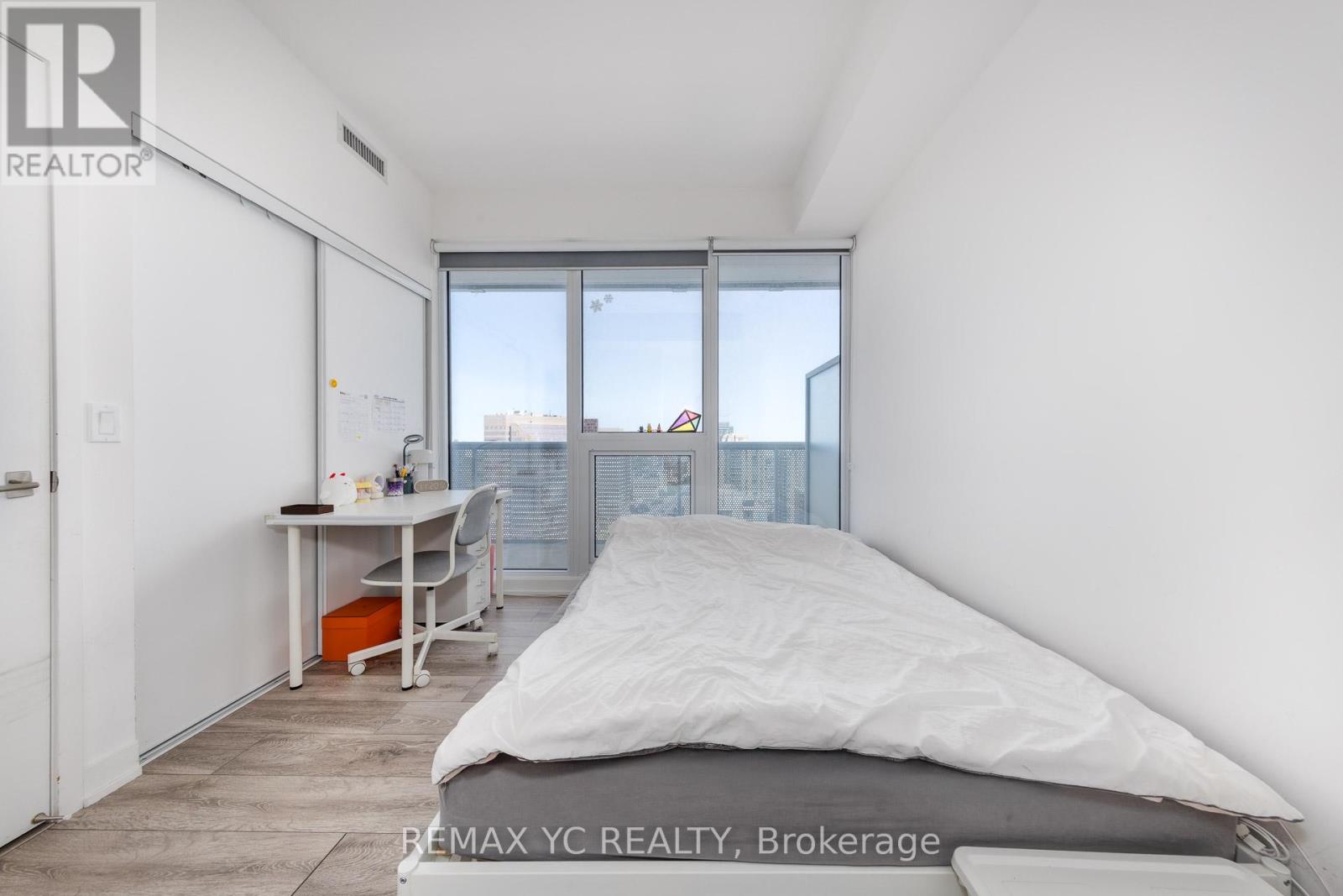 2504 15 Holmes Avenue