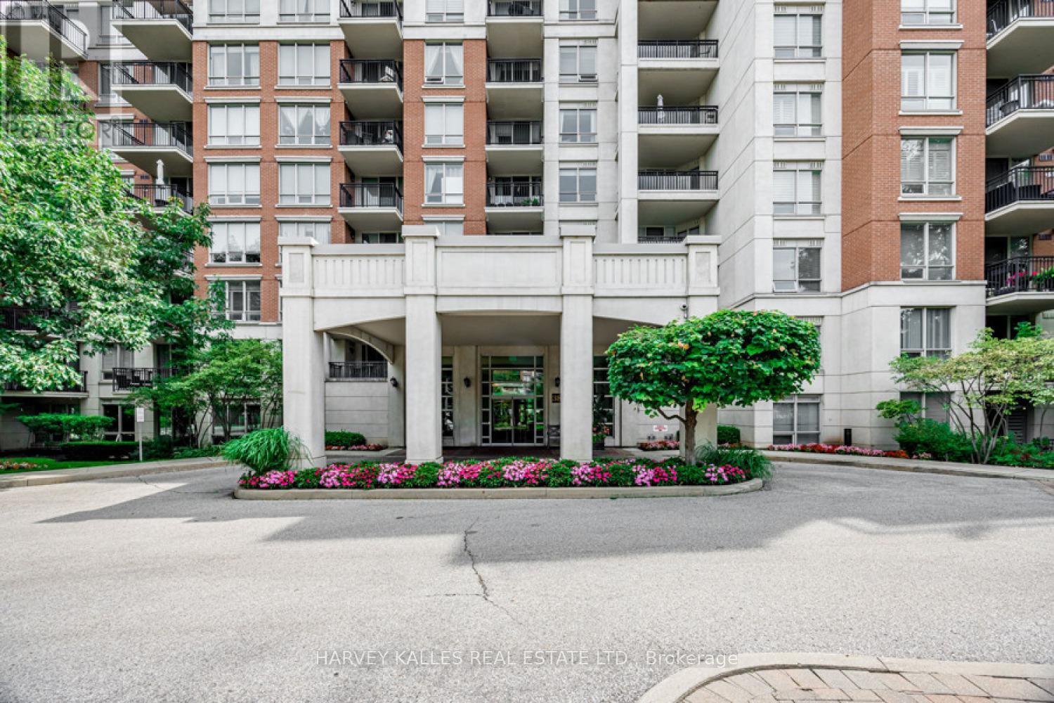 623 38 William Carson Crescent