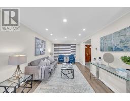 35 Rowallan Drive, Image 2