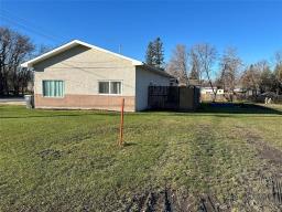 Eat in kitchen - 17 Laura Avenue, Powerview, MB R0E1P0 Photo 2