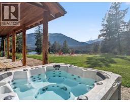 Kitchen - 3941 Houlgrave Road, Invermere, BC V0A1K5 Photo 3