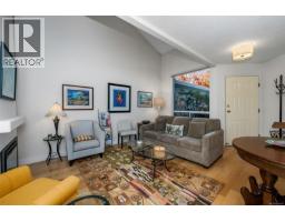 Primary Bedroom - 1769 Bay St, Victoria, BC V8R2B9 Photo 5