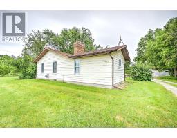 Laundry room - 3811 County Road 18 Essex Blvd, Amherstburg, ON N9V2Y8 Photo 3