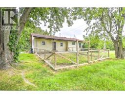 Kitchen - 3811 County Road 18 Essex Blvd, Amherstburg, ON N9V2Y8 Photo 5