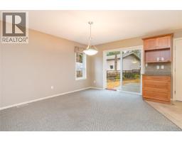 Primary Bedroom - 185 Huson Rd, Qualicum Beach, BC V9K2A2 Photo 5