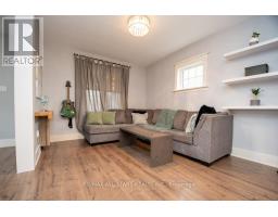 Foyer - 2 St Patrick Street, Kawartha Lakes, ON K9V1R1 Photo 5