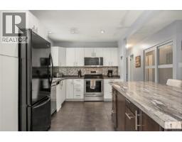 Living room - 3086 Shamrock Pl, Nanaimo, BC V9T2Z6 Photo 4