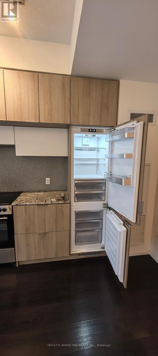 1503 159 Dundas Street E