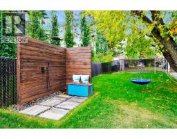 17 Hummingbird Lane, Image 3