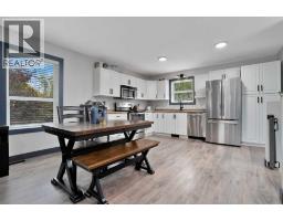 17 Hummingbird Lane, Image 2