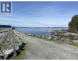 Bathroom - 105 Mapleleaf Lane, Sidney Island, BC V8B3X5 Photo 2