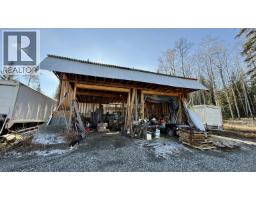 Dining room - 6482 Watson Road, Horse Lake, BC V0K1X3 Photo 3