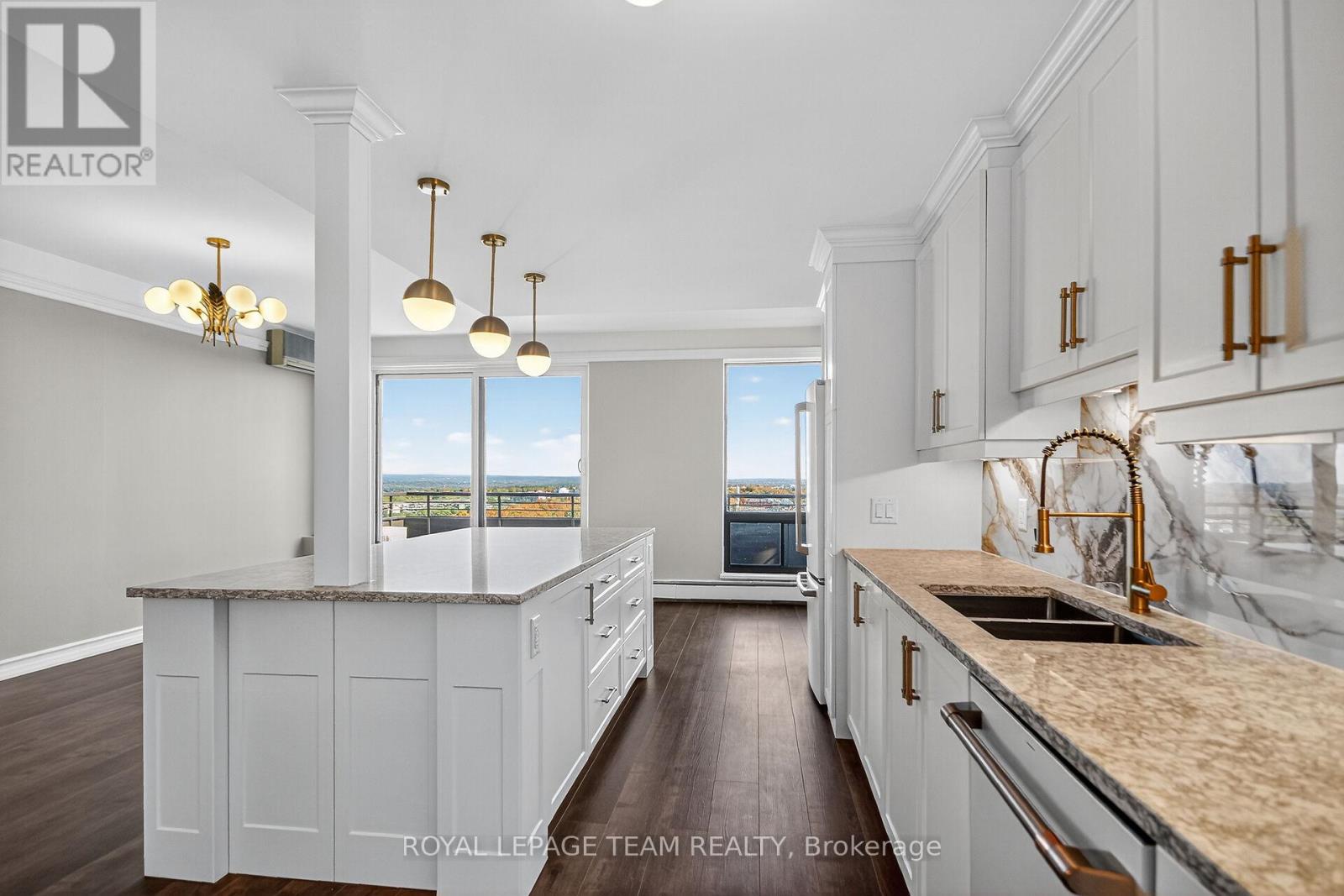 2509 2510 515 St Laurent Boulevard