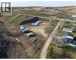 422 Elgin Avenue, Carbon, AB T0M0L0 Photo 2