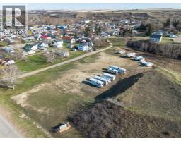 422 Elgin Avenue, Carbon, AB T0M0L0 Photo 4