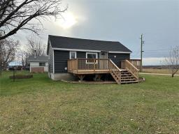 Eat in kitchen - 11 Annette Avenue, St Georges, MB R0E1V0 Photo 2