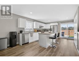 Dining room - 110 Moonstone Crescent, Chathamkent, ON N7M0S2 Photo 2