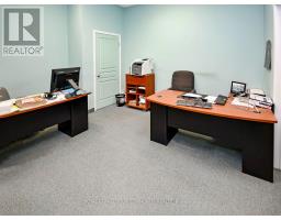 3 800 Petrolia Road, Image 2