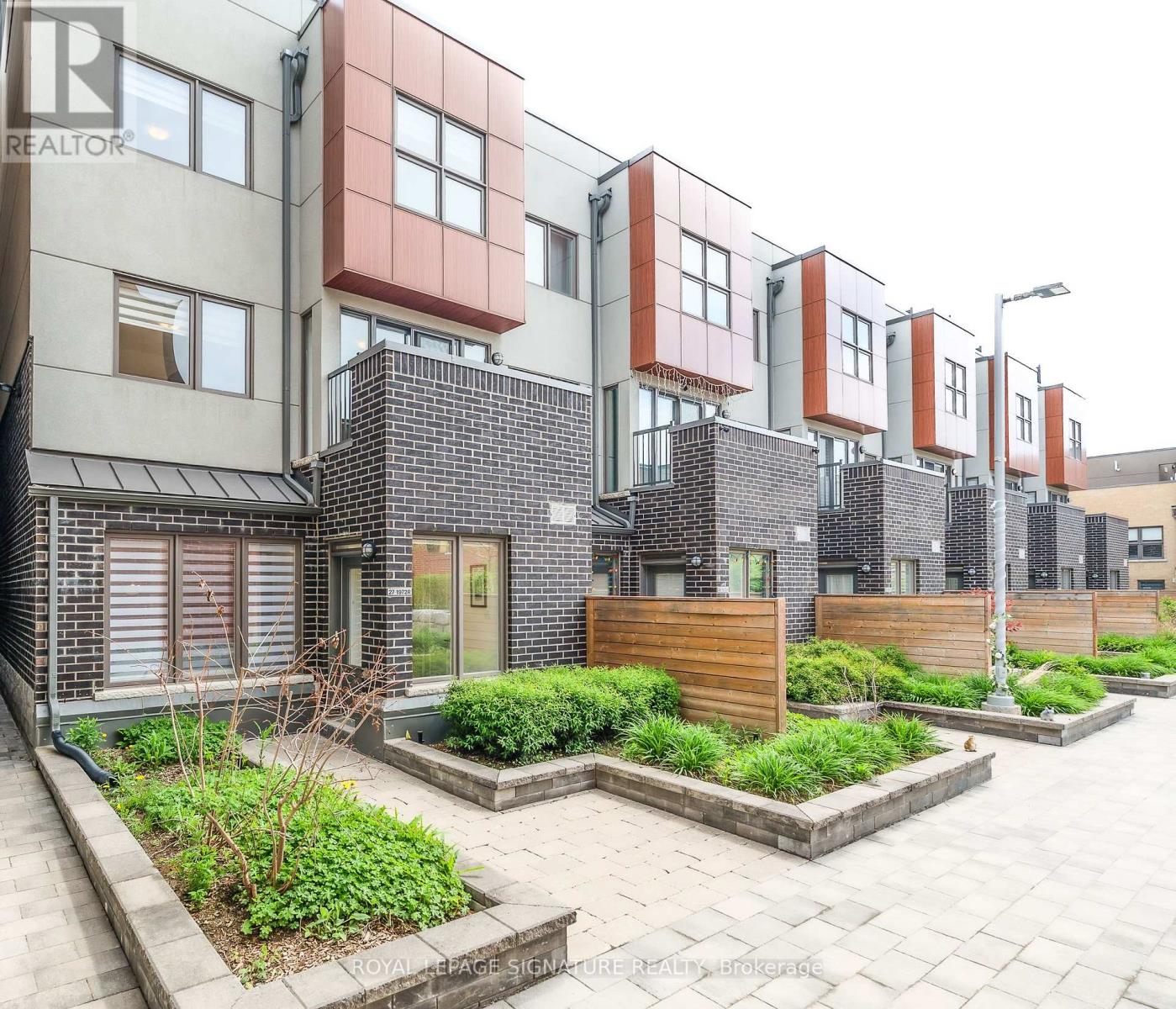 27 1972 Victoria Park Avenue