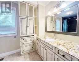 Kitchen - 3 Veronica Crescent, East Gwillimbury, ON L0G1V0 Photo 5