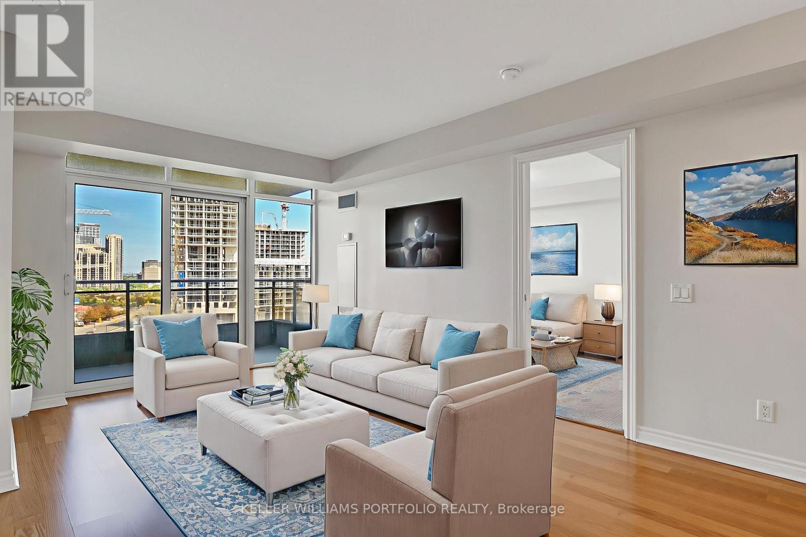 707 5229 Dundas Street W