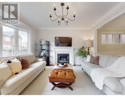 Kitchen - 58 Clifford Dalton Drive, Aurora, ON L4G0T6 Photo 4