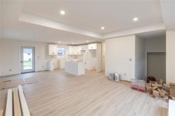 Living room - 37 Parkside Crescent, Mitchell, MB R5G2X3 Photo 3