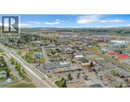 205 3 Avenue, Cochrane, AB T4C1B8 Photo 2