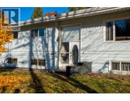 Living room - 1840 Airport Way, Revelstoke, BC V0E2S1 Photo 2