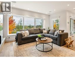 7667 Cerulean Drive, Pemberton, BC V0N2L3 Photo 4