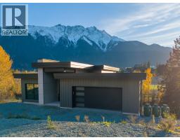 7653 Seven Oclock Drive, Pemberton, BC V0N2L3 Photo 2