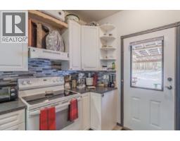 Kitchen - 6154 Marlborough Road, Horse Lake, BC V0K1X3 Photo 3