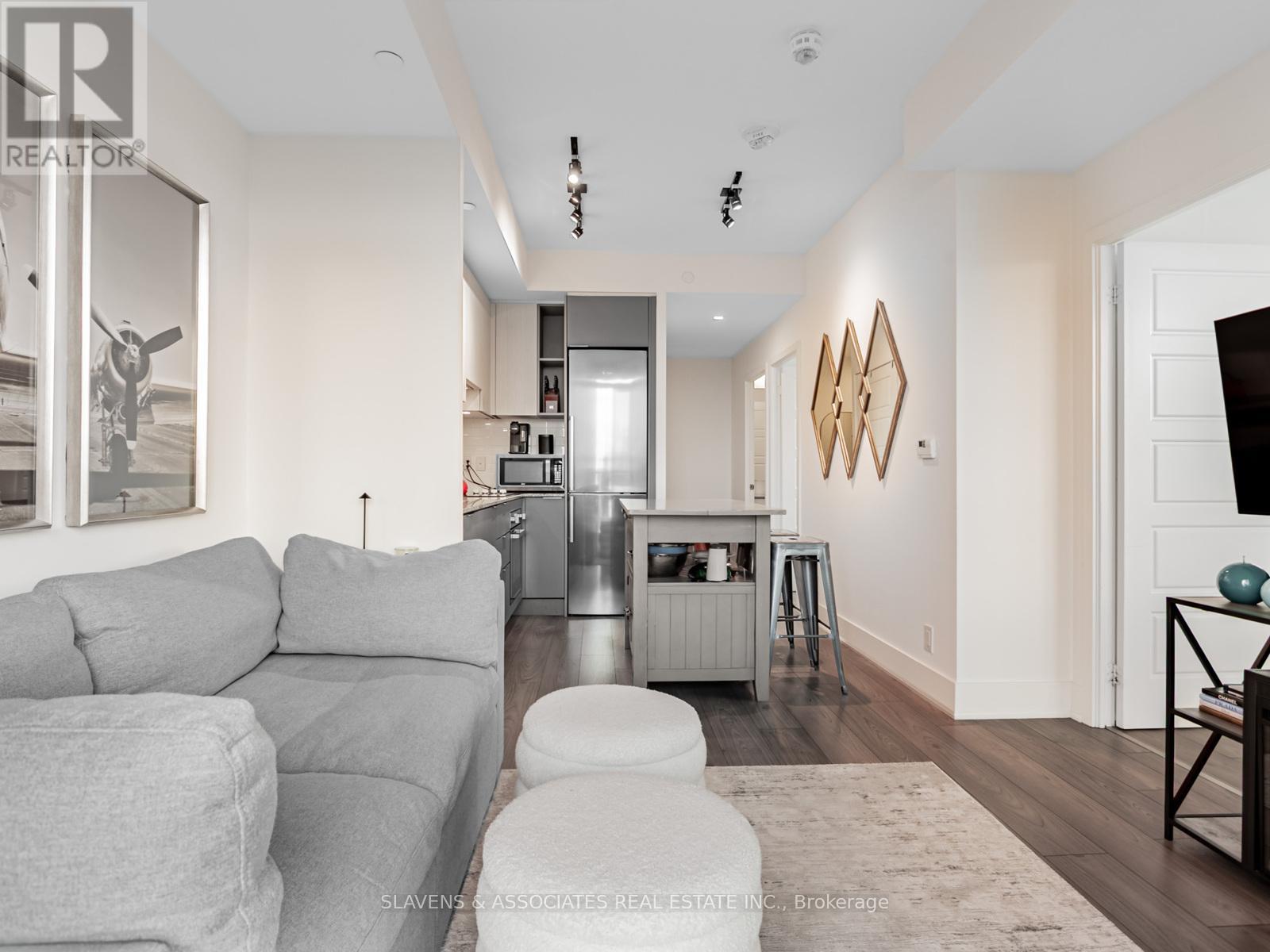 2202 120 Parliament Street