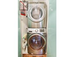 Living room - 316 1485 Lakeshore Road E, Mississauga, ON L5E3G2 Photo 4