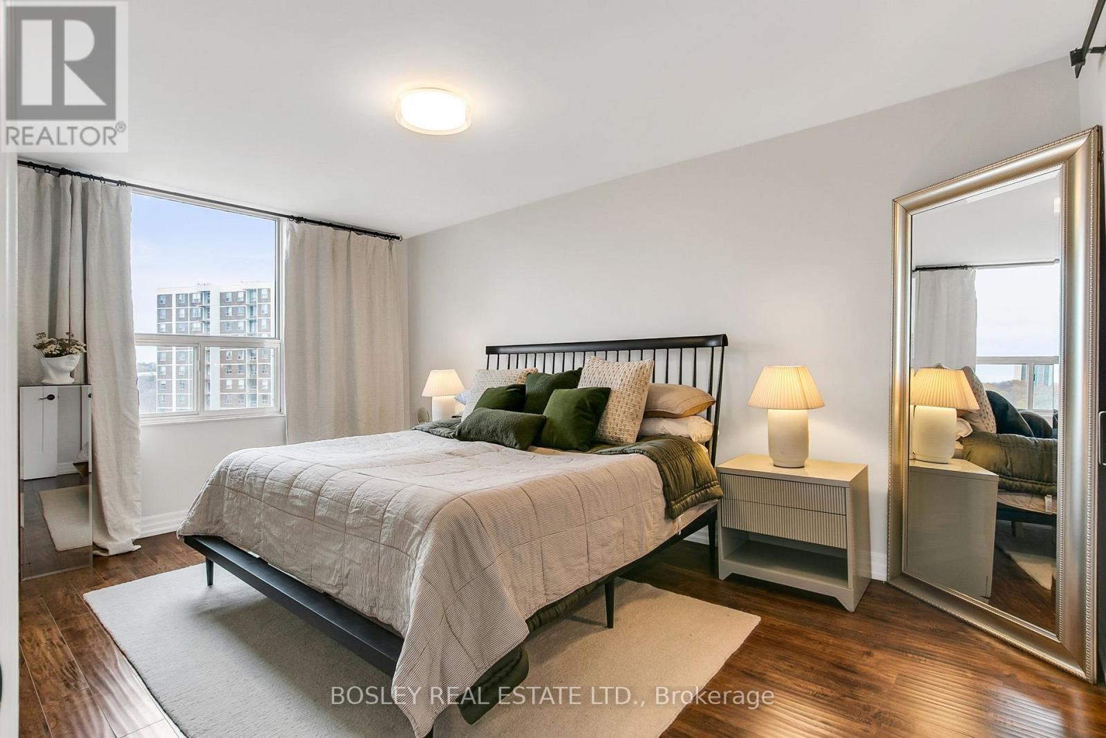 1411 10 Edgecliff Golfway