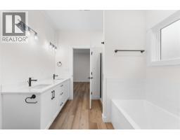 Kitchen - 231 20 Street Ne Unit 12, Salmon Arm, BC V1E2Z7 Photo 2