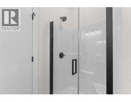 Full bathroom - 231 20 Street Ne Unit 12, Salmon Arm, BC V1E2Z7 Photo 5