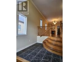 Mud room - 500 Stone Road, Aurora, ON L4G6Z7 Photo 3