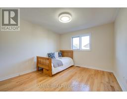 Family room - 54 Rouge Bank Drive, Markham, ON L3S4C7 Photo 5