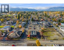 1175 Cliffe Ave, Courtenay, BC V9N2K2 Photo 3