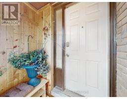 Living room - 140 Cutters Crescent, Brampton, ON L6Y4M2 Photo 3