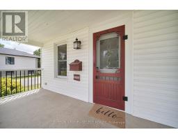 Den - 2617 Queens Street, Strathroycaradoc, ON N0L1W0 Photo 4