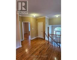 Family room - 500 Stone Road, Aurora, ON L4G6Z7 Photo 5