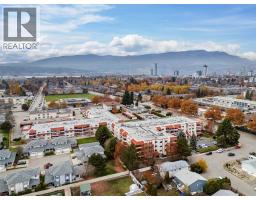 Primary Bedroom - 2110 Hoy Street Unit 306, Kelowna, BC V1Y8T4 Photo 5