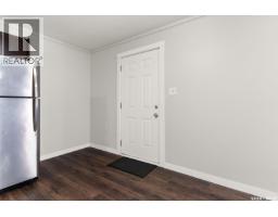 Den - 1247 King Street, Regina, SK S4T4G1 Photo 2