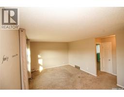 Living room - 406 Main Street, Climax, SK S0N0N0 Photo 3