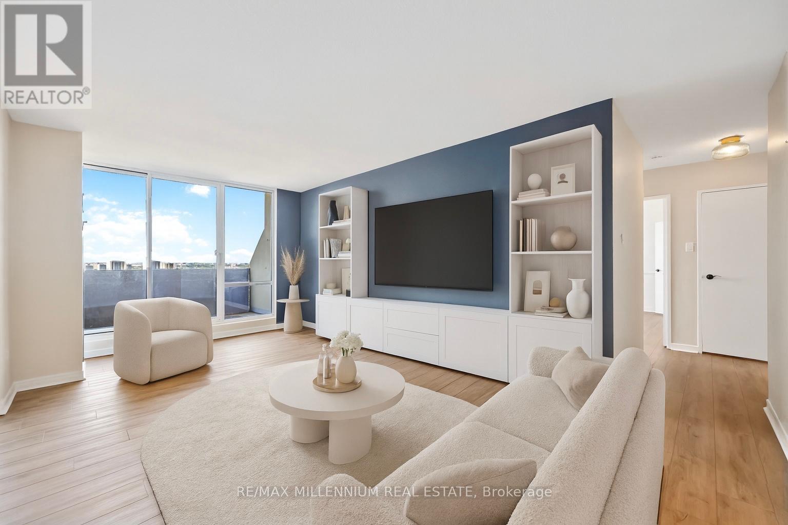 1907 362 The East Mall