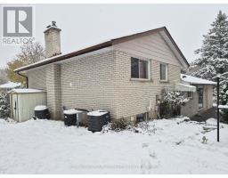 Living room - 557 Glen Manor Boulevard, Waterloo, ON N2L4T7 Photo 3